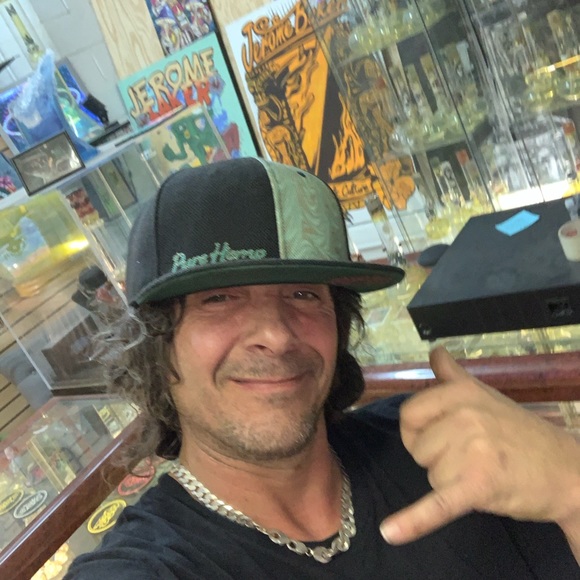 Stylingdawgy 1 great cannabis influencer w/style - Picture 3 of 6